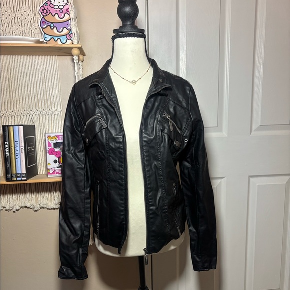 Women's Black Leather Jacket - Picture 1 of 3